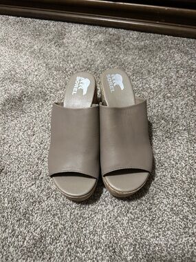 Sorel Taupe Leather Open-Toe Slip-On Mules